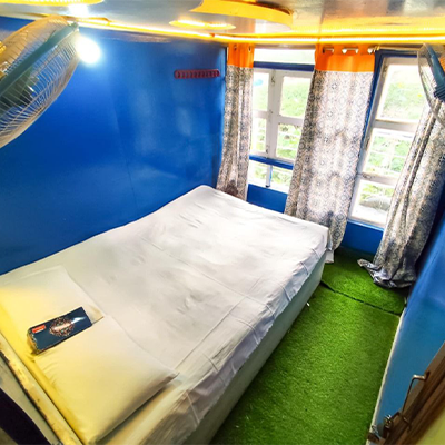 Triple sharing cabin (211)